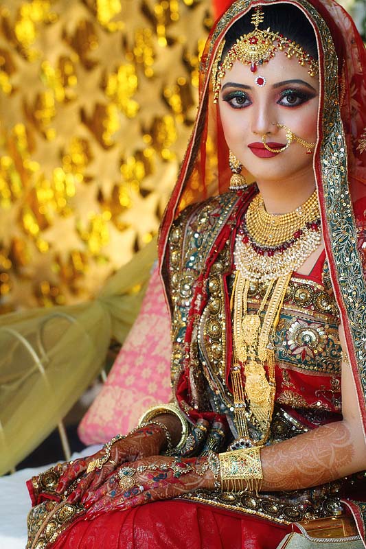 Many brides in India wear red saris. Photo by MD Hasibul Haque Sakib